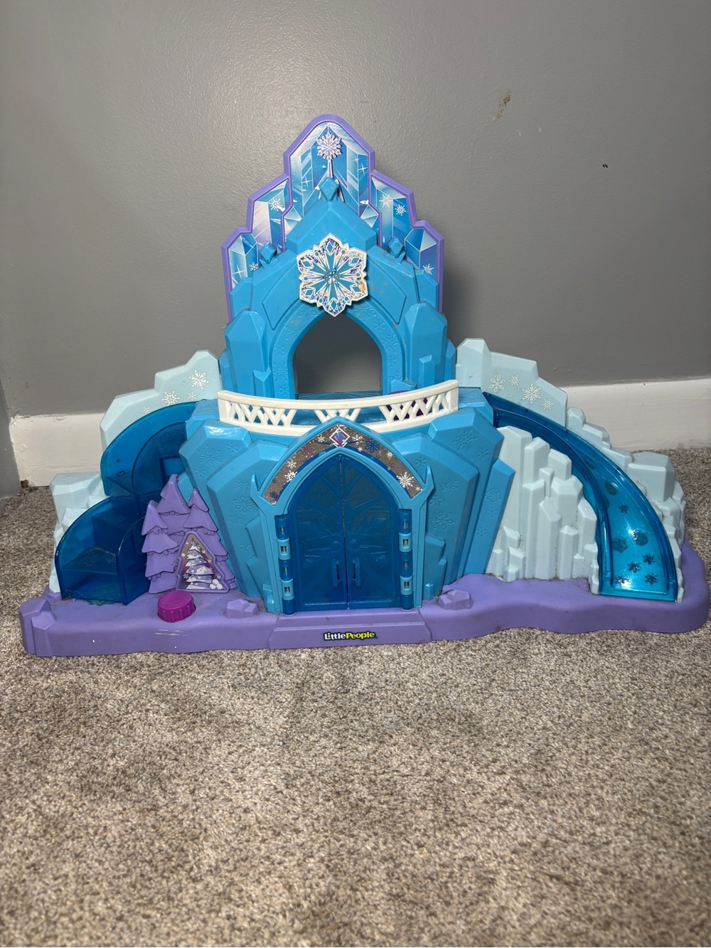 Fisher Price Little People Disney Frozen Castle Elsa's Ice Palace Lights Sounds